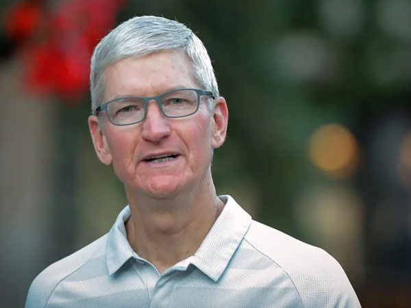 CEO Apple Tim Cook dù sở hữu khối tài sản lên tới 2 tỷ USD nhưng ông lại được biết đến là một người tiết kiệm. Ông không chi tiêu xa hoa cho du thuyền hay biệt thự mà thường đi nghỉ tại các vườn quốc gia. Ảnh: Reuters.