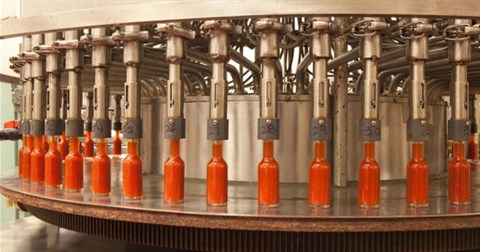 Quy trình sản xuất loại tương ớt 'hot' nhất thế giới