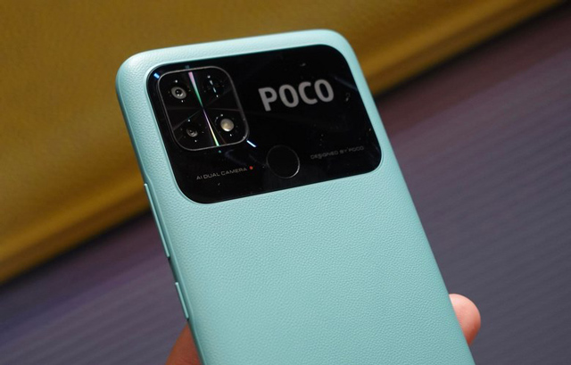 POCO C40 sở hữu cụm camera kép ở mặt sau