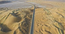 Xa lộ hơn 300km xuyên sa mạc