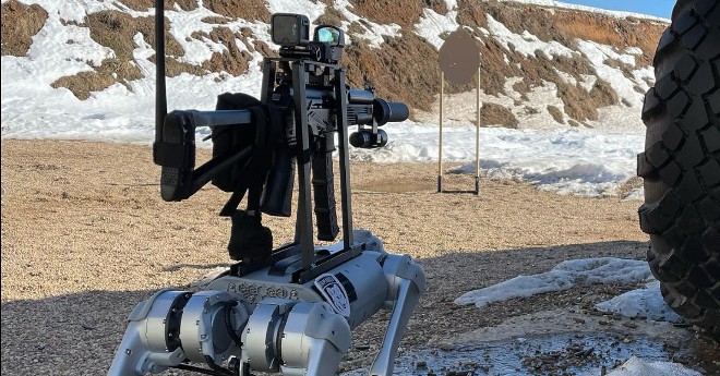 Chó robot bắn súng tự chế của Atamanov