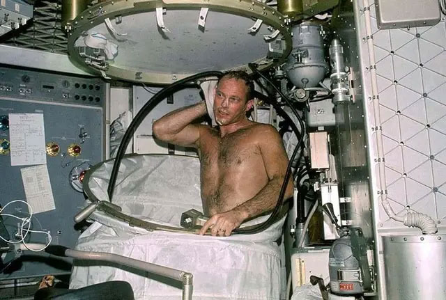 Tắm ngoài không gian