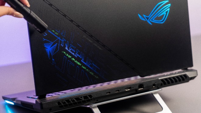 Phần họa tiết bằng mực in đặc biệt của ASUS ROG Strix SCAR 17 SE