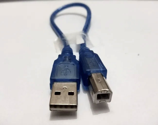 Từ trái sang phải: USB Type-A và USB Type-B