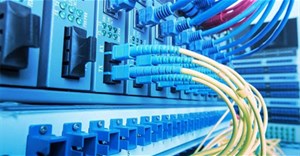 Giá Internet cáp quang quá cao, một người Mỹ tự mở nhà mạng riêng