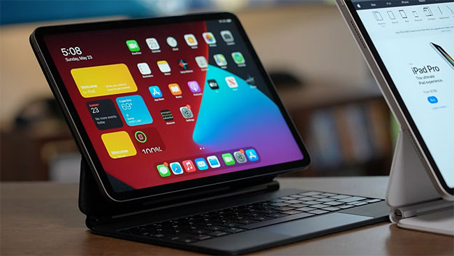 iPad Pro với hình nền tươi sáng