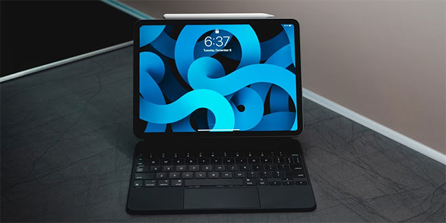 iPad Air với Magic Keyboard