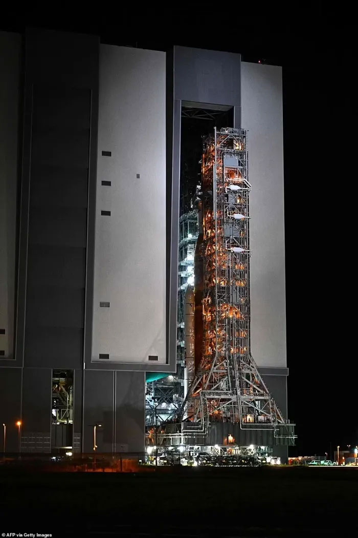 Cận cảnh phi thuyền đưa người trở lại Mặt Trăng của NASA 4