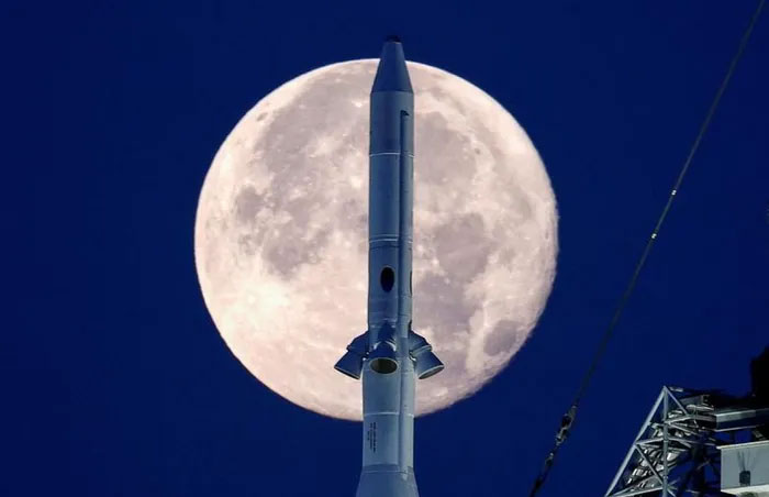 Cận cảnh phi thuyền đưa người trở lại Mặt Trăng của NASA 1