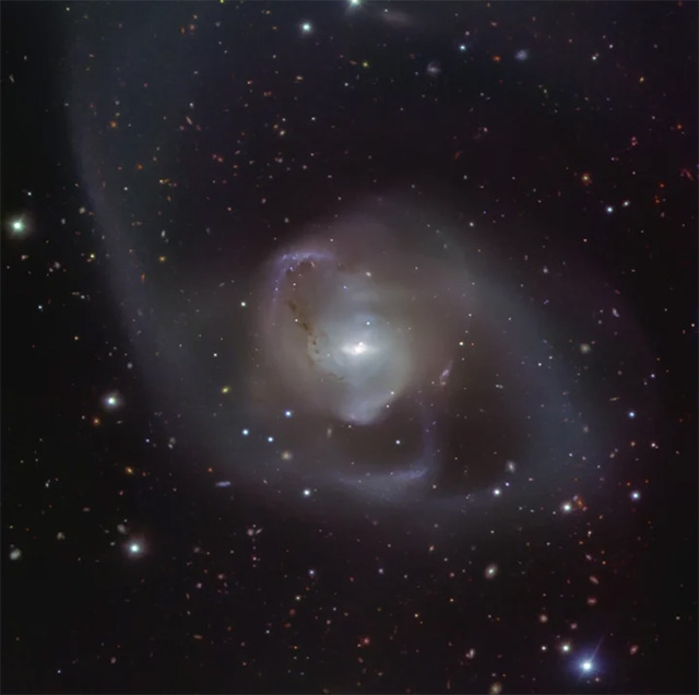 Thiên hà NGC 7727 được sinh ra từ sự hợp nhất của hai thiên hà bắt đầu cách đây khoảng một tỷ năm