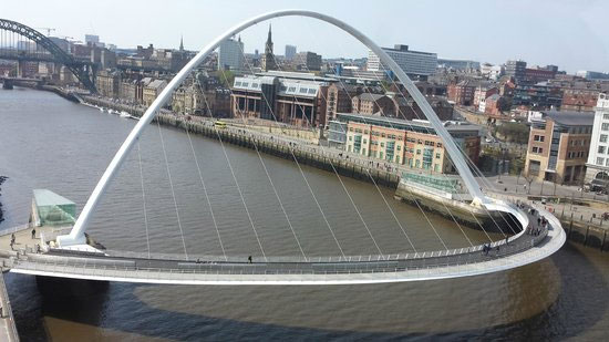 Cầu Gateshead Millennium, Anh