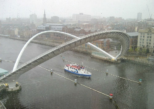 Cầu Gateshead Millennium, Anh 2