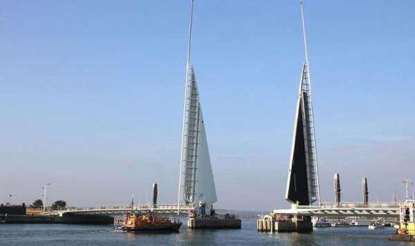 Cầu Twin Sails