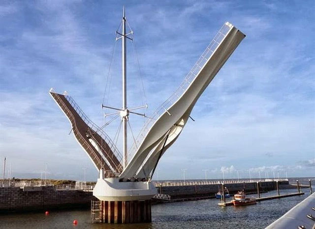 Cầu cảng Pont y Ddraig, Anh