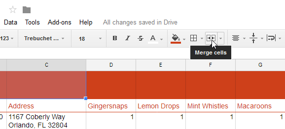 Chọn nút Merge cells