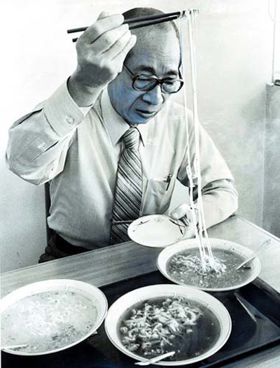 Momofuku Ando là cha đẻ của mì ăn liền
