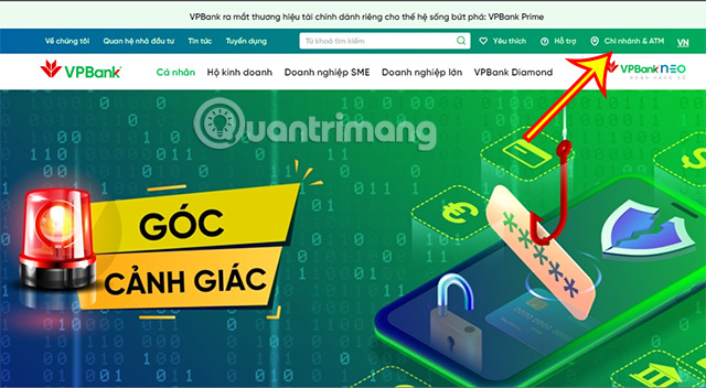 Nhấn vào phần Chi nhánh & ATM tại góc trên bên phải màn hình.