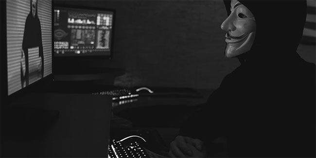 Hai người đang có cuộc gọi điện video