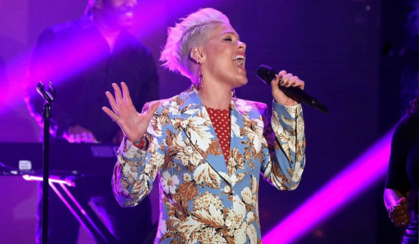 Tóc pixie vuốt ngược