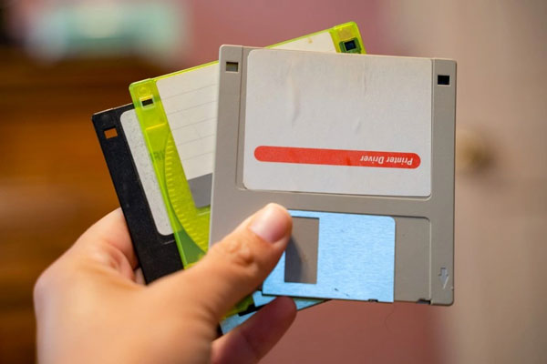 Đĩa mềm 3,5 inch với khả năng lưu trữ 1,44 MB dữ liệu,là một trong những mẫu đĩa mềm được dùng nhiều nhất. Ảnh: Melissa Kopka.