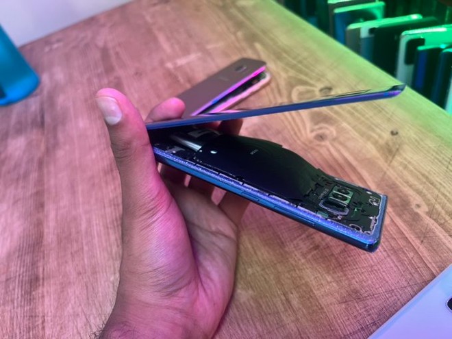 Có điện thoại cũ của Samsung trong nhà? Hãy kiểm tra pin của nó ngay trước khi quá muộn