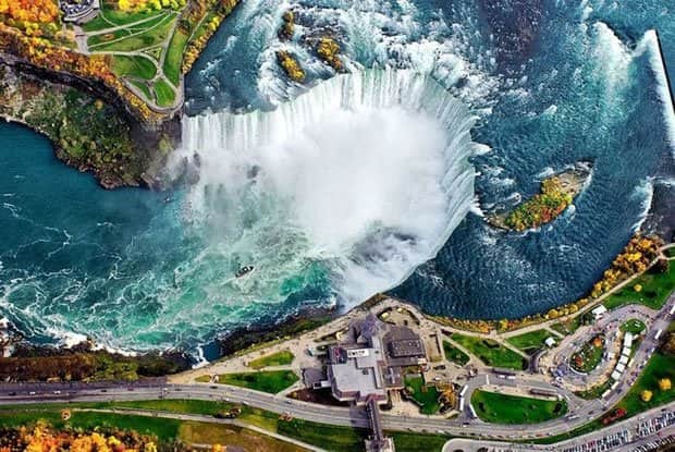 Thác Niagara ở biên giới Canada và Mỹ, một trong 10 thác nước hùng vĩ nhất thế giới.