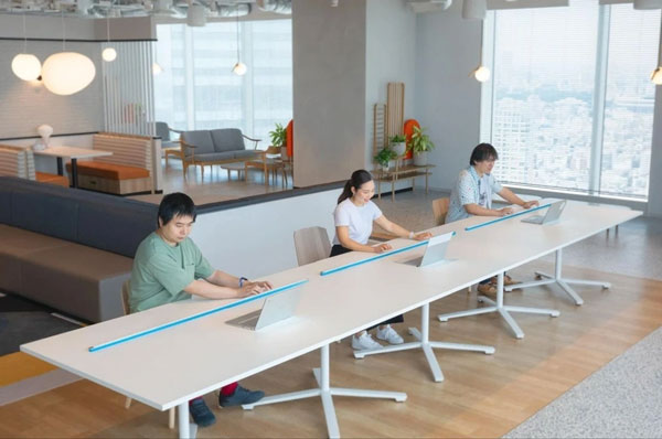 Bàn phím này chỉ đủ rộng để một chú mèo đi qua và dày ở một mức độ vừa phải