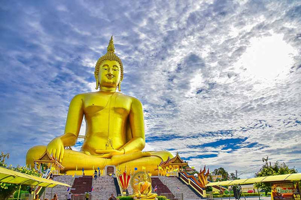 Tượng Đại Phật Vàng Phra Buddha Maha Nawamin ở Thái Lan cao 92m