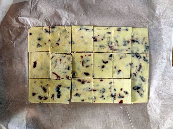 Cán sữa thành tấm mỏng