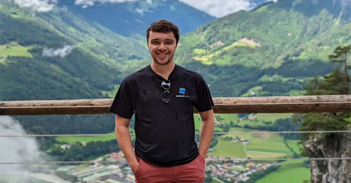 Nhà làm game 19 tuổi kiếm hàng chục nghìn đô nhờ Roblox