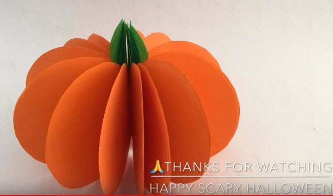 Cách làm quả bí ngô Halloween từ giấy