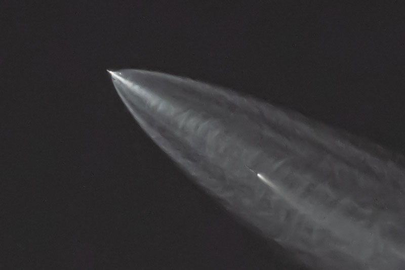 Tên lửa SpaceX sáng rực trời đêm 2