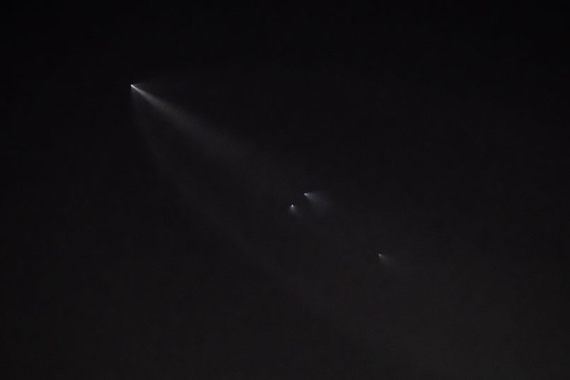 Tên lửa SpaceX sáng rực trời đêm 5