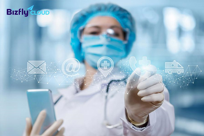Hệ thống bệnh viện tiết kiệm 90% chi phí nhờ triển khai hotline trả lời tự động với kịch bản tạo trước