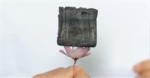 Graphene Aerogel - Vật liệu nhẹ nhất thế giới, nhẹ hơn cả không khí 