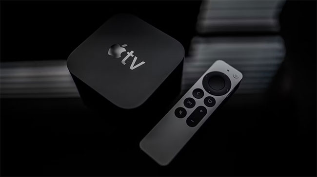 Apple TV 4K và điều khiển từ xa của nó