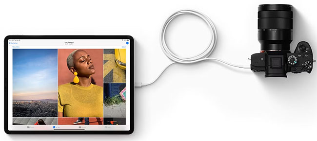 iPad Pro được kết nối với máy ảnh qua kết nối USB C
