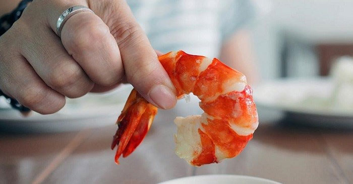 Những ai không nên ăn tôm