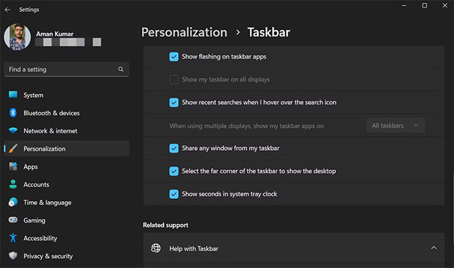 Tích vào Show seconds in the system tray clock trong menu Setting