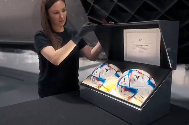 SpaceX đưa 2 trái bóng World Cup 2022 vào vũ trụ