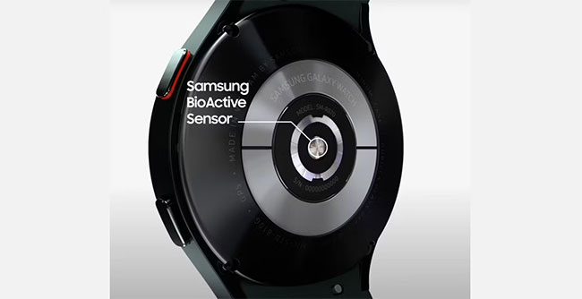 Mặt sau của đồng hồ Galaxy hiển thị hình ảnh cảm biến Samsung BioActive