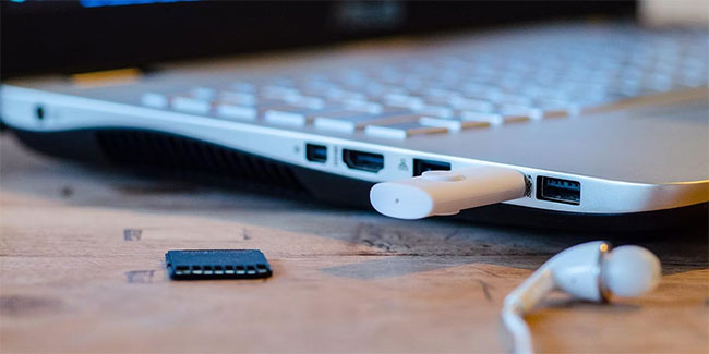USB cắm vào laptop