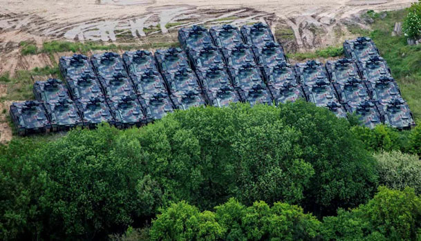 Nghĩa địa xe tăng ở Rockensussra nằm sâu trong cánh rừng Thuringia của Đức
