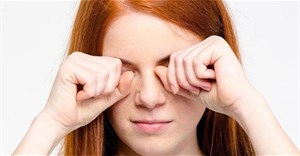 5 tác hại của thói quen dụi mắt ảnh hưởng đến ngoại hình và sức khỏe của bạn