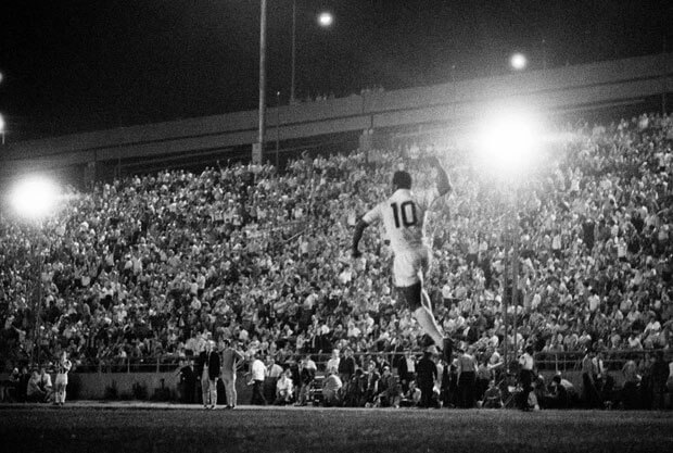 Pelé trong một trận đấu giao hữu giữa Santos và West Ham ở Randalls Island, New York vào tháng Chín năm 1970.