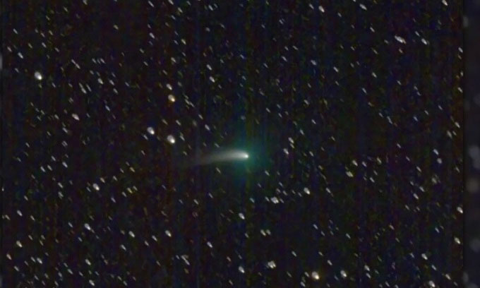 Sao chổi C/2022 E3 (ZTF) được chụp bởi nhiếp ảnh gia thiên văn Hisayoshi Sato. Ảnh: NASA.
