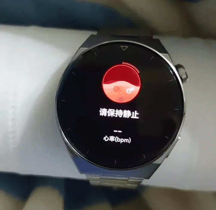 Thiết bị của Huawei đo được cục giấy vệ sinh này cũng có chỉ số nhịp tim và SpO2 như người.