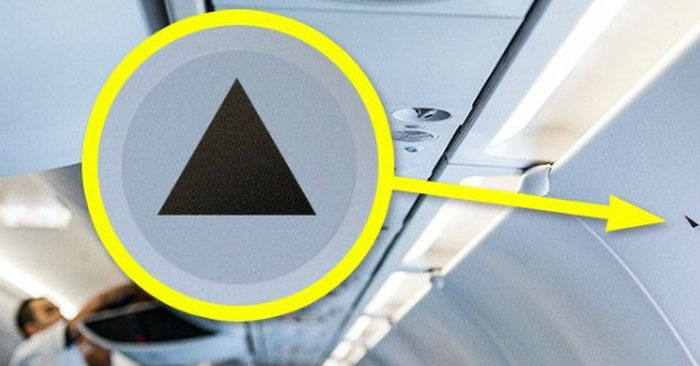 Ý nghĩa ký hiệu tam giác nhỏ trên máy bay có thể khiến bạn giật mình