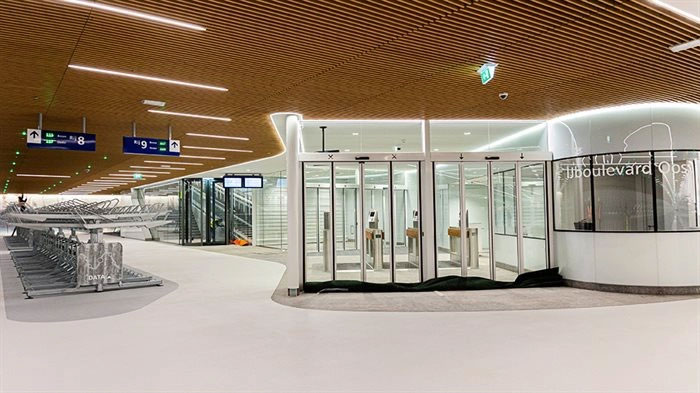 Thiết kế thoáng đãng, sang trọng và hiện đại bên dưới của bãi đậu xe. Ảnh amsterdam.nl.