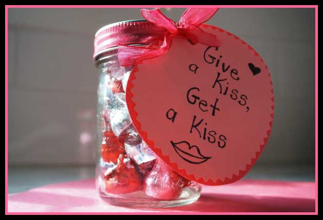 Lọ nụ hôn làm quà Valentine